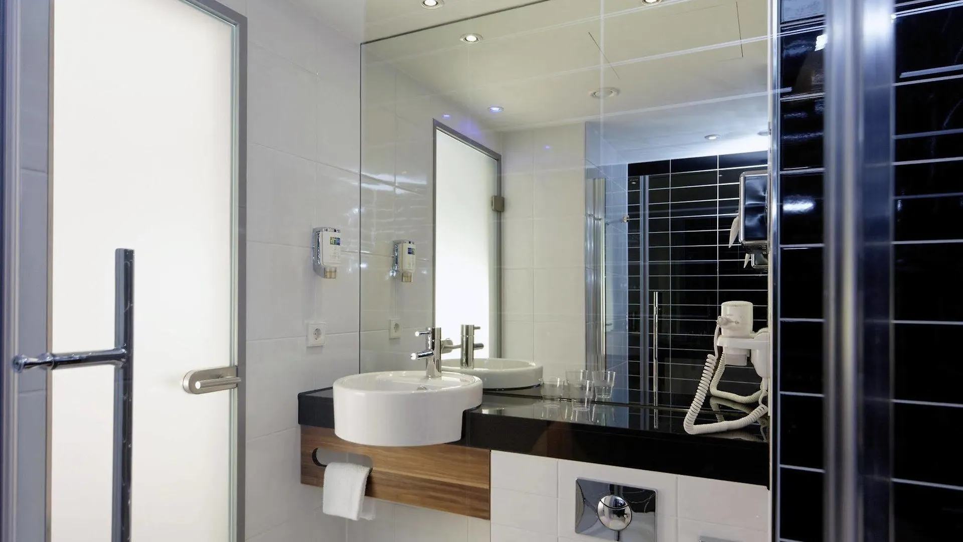 Holiday Inn Express Augsburg By Ihg Hotel